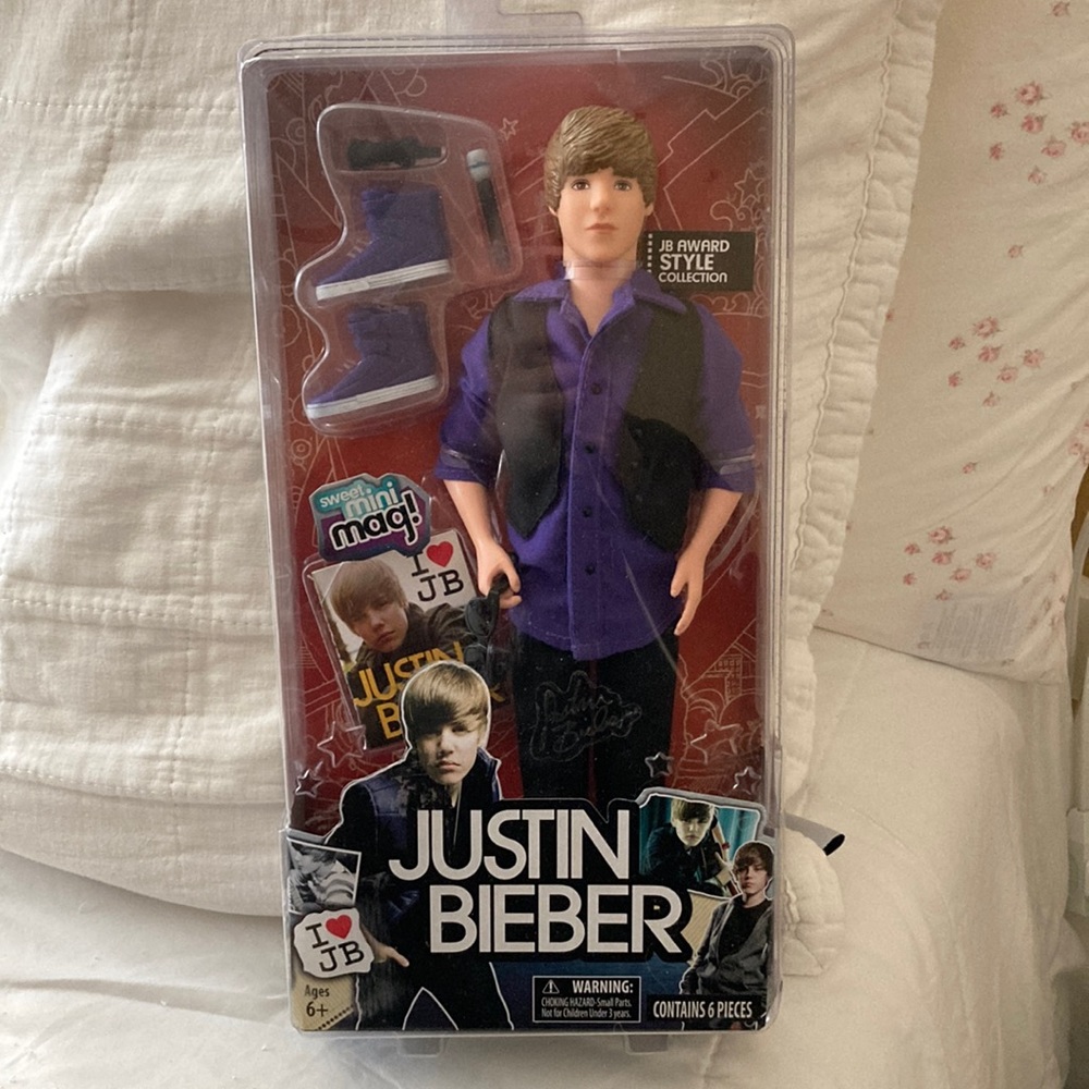 Justin Bieber doll 2010 JB award style collection collectible
